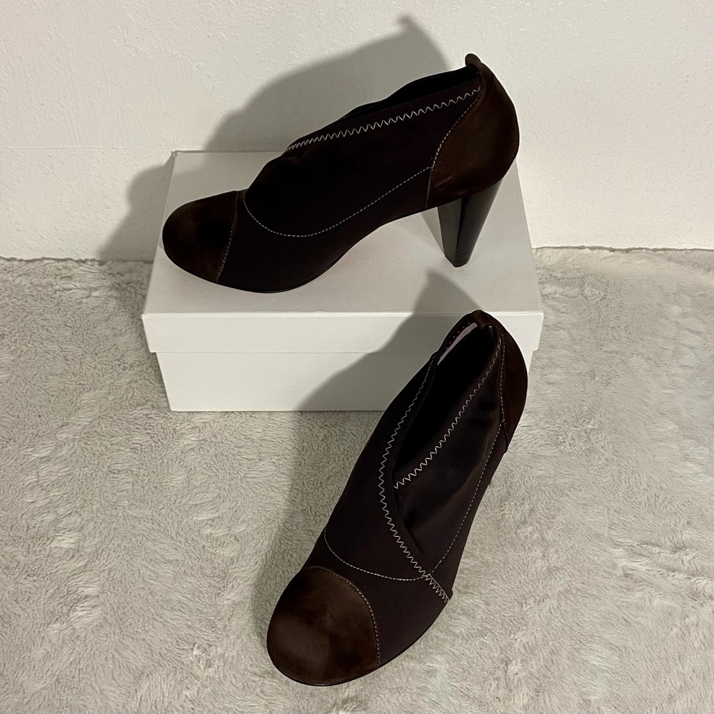 Taryn by Taryn Rose Brown Neoprene Suede Stretch Booties Women’s Size 9
